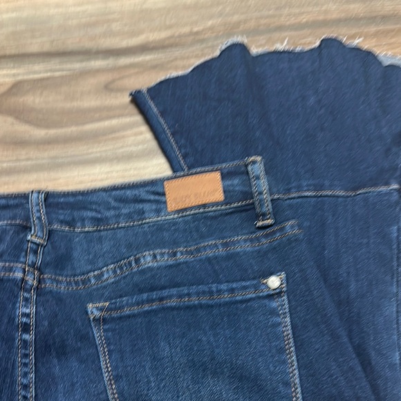 Judy Blue Crop Flare Fit Blue Raw Hem Jeans Size 5/27 - Picture 7 of 9